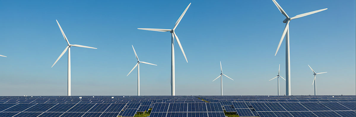 Parque solar fotovoltaico en Argentina con paneles en operación bajo cielo despejado energía renovable 2026